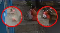 Camión pierde el control y se lleva a mujer sentada en la banqueta; niña resulta ilesa | Video no apto para sensibles - El Heraldo de México