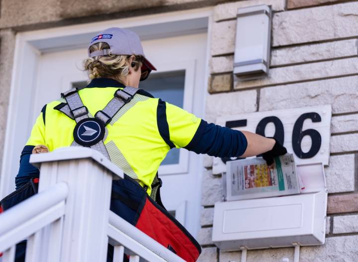 Most door-to-door mail delivery to end amid sweeping changes to Canada Post