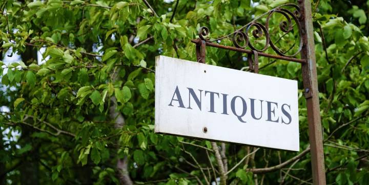 6 Surprising Tools Antiques Dealers Always Bring on Buying Trips