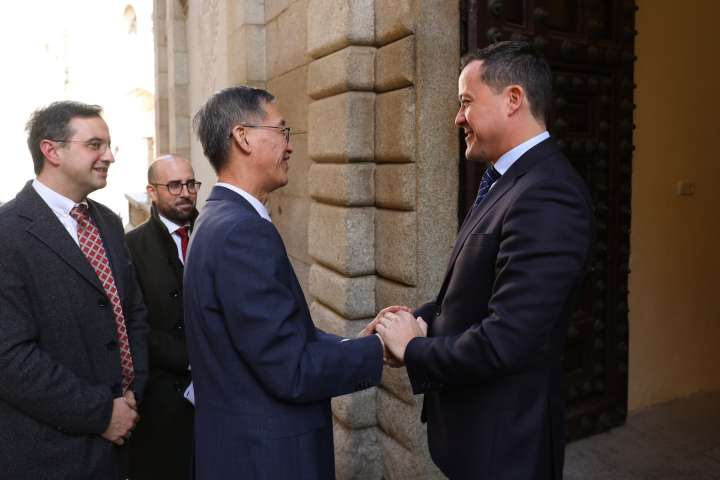 Carlos Velázquez viaja a China con una comitiva para "atraer turismo de calidad" a Toledo