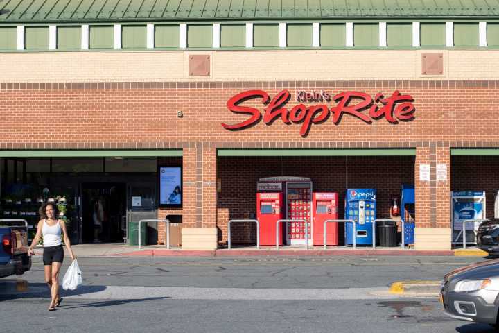 Village Super Market Is Super Cheap (NASDAQ:VLGEA)