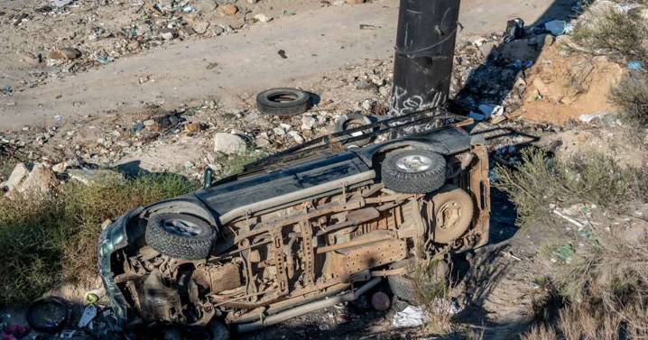 Pick Up se vuelca sobre Vía Rápida Alamar; conductor resulta lesionado