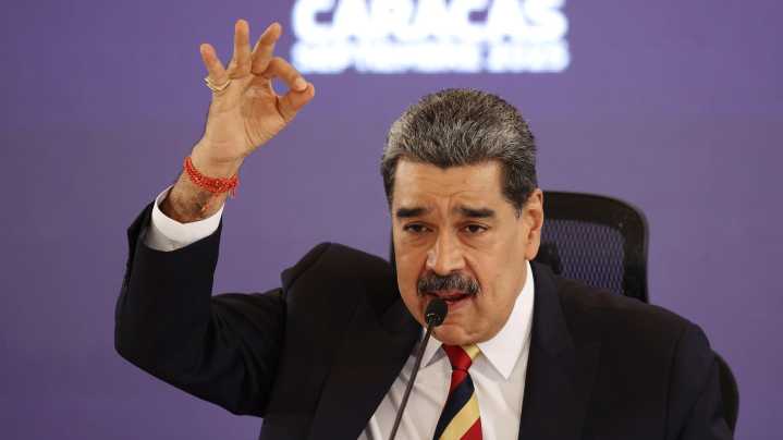 Maduro amenaza con declarar a Venezuela "en armas" en plena escalada de tensión con Estados Unidos