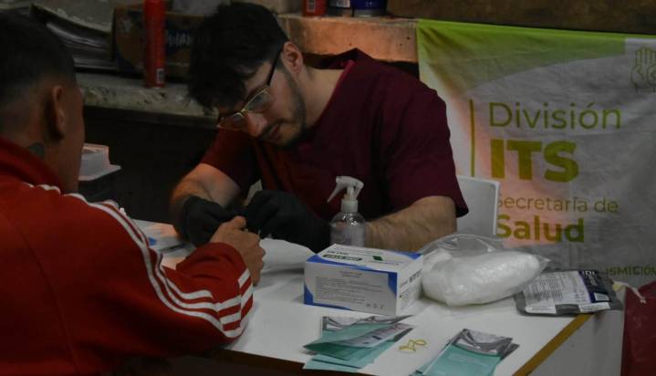 La Secretaría de Salud realizó testeos rápidos en el refugio municipal