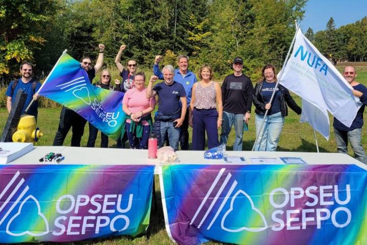 Canadore's support staff rally before bargaining deadline