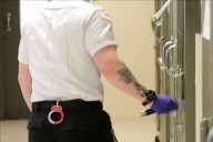 Empresario haitiano es detenido por agentes de ICE pese a no tener cargos en su contra