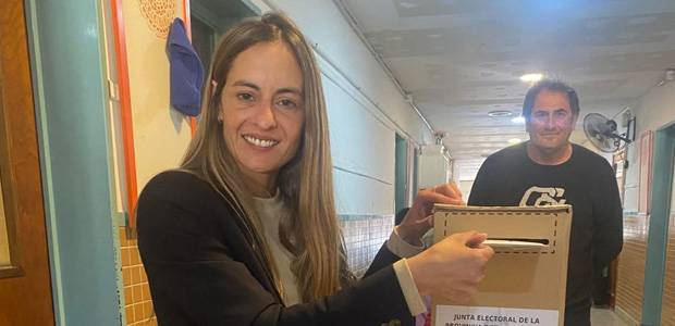 Votó Sol Fernández, candidata a senadora provincial en 4° lugar por Fuerza Patria