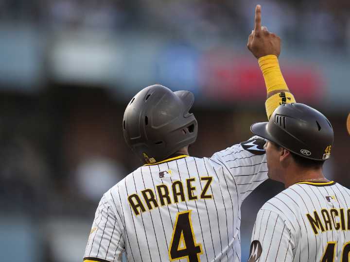MLB: Luis «La Regadera» Arráez triplica y llega a 1000 hits de por vida en Las Grandes Ligas