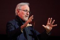 Spielberg abre la mayor exhibición de 'Jaws' y recuerda los sacrificios detrás del éxito