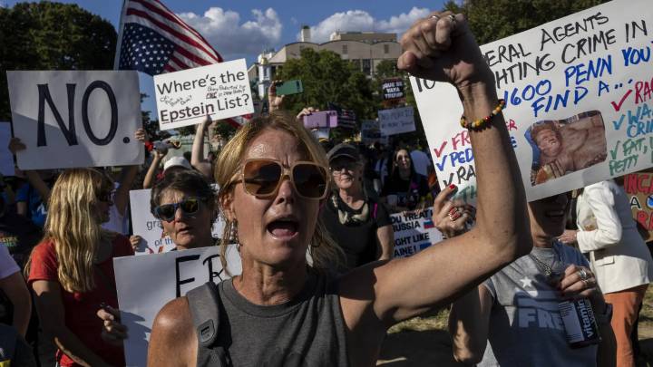 La primera víctima de Epstein culpa a Trump de negarle documentos que podrían ayudarle "a recordar y superar todo esto"
