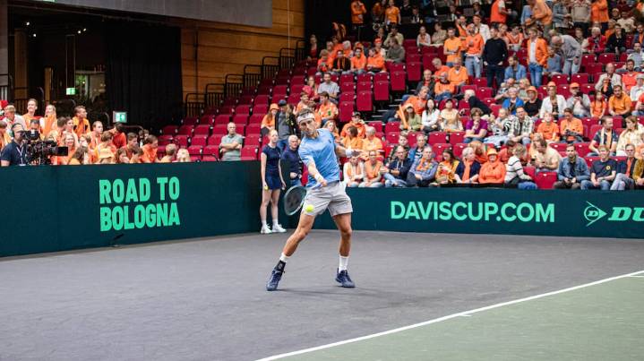 Copa Davis: Etcheverry ganó 6-4 el primer set del partido que abre la serie entre Argentina y Países Bajos
