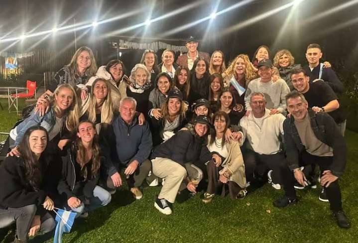El festejo íntimo de Las Leonas, a 25 años de la primera medalla olímpica de un equipo eterno