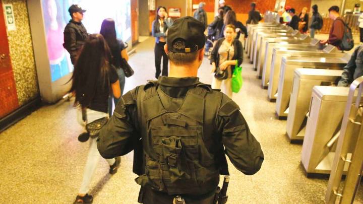 Apuñalan a hombre en el Metro de Santiago: Víctima fue atacada durante una pelea dentro de la estación Franklin