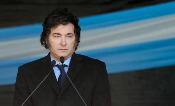Milei encabeza su nueva mesa política, mientras recrudece la interna libertaria