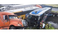 Carambola en carretera de Aguascalientes deja al menos 21 lesionados; dos autobuses turísticos y dos tráileres, los vehículos involucrados