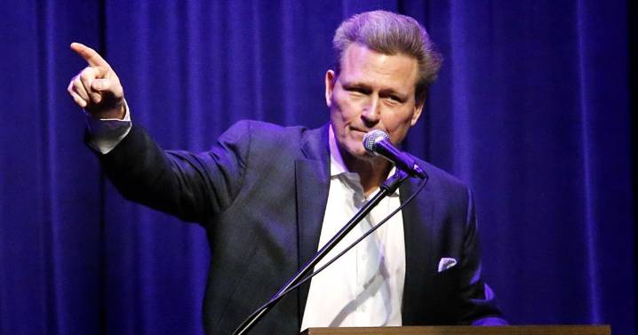 Famed author makes $13M donation to VCU, Library of Va.