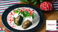Así se prepara el tradicional chile en nogada, según Profeco