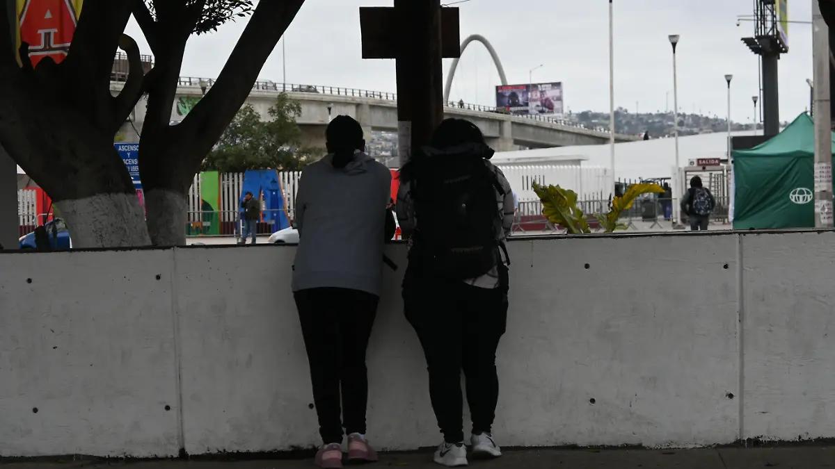 Policías de Tijuana están extorsionando a mexicanos deportados, asegura Coalición Pro Defensa del Migrante