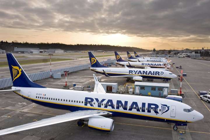 Alicante pierde la ruta de Ryanair con Tenerife en el pulso de la aerolínea por la subida de tasas de Aena