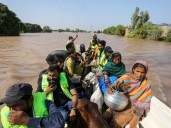 Flood threat rises as rain lashes India and Pakistan