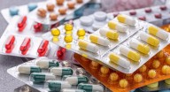 Crisis de medicamentos lleva a los usuarios a gritar y pelear en dispensarios del país