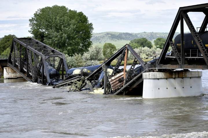 Federal government to markedly increase number of inspectors trained to spot rail bridge concerns