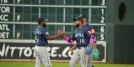 Victor Robles makes diving catch to end Mariners' win