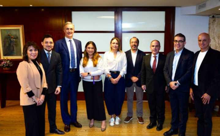 Cambio Radical y Centro Democrático anuncian Cumbre de Oposición para el 15 de octubre