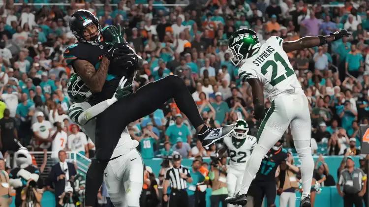 Darren Waller brilla en dramático regreso mientras Dolphins vencen a Jets