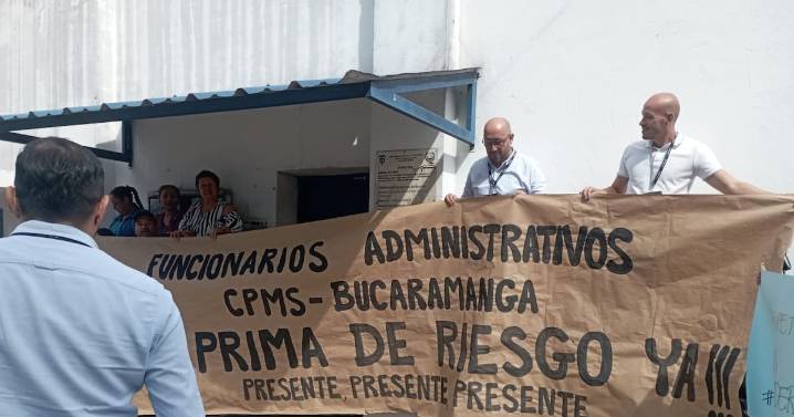 ¿Por qué los funcionarios del Inpec protestan a las afueras de la Cárcel Modelo de Bucaramanga?