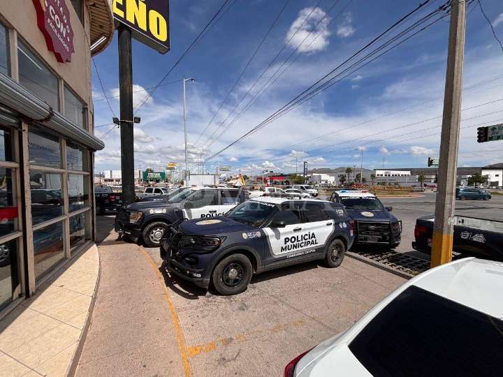 Detienen a tres sujetos en casa de empeño con artículos presuntamente robados