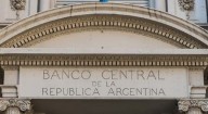 El Banco Central vendió US$ 678 millones para contener la suba del dólar, la cifra más alta desde 2019