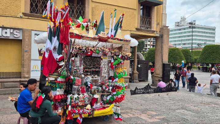 León se viste de tricolor ante la cercanía del Grito de Independencia