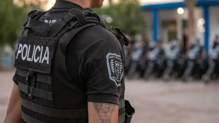 Por abandono de servicio y hasta por conducir un vehículo robado: Seguridad echó a tres policías
