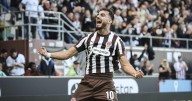 St. Pauli beats Augsburg 2-1 to stay unbeaten in Bundesliga, Bremen routs Gladbach 4