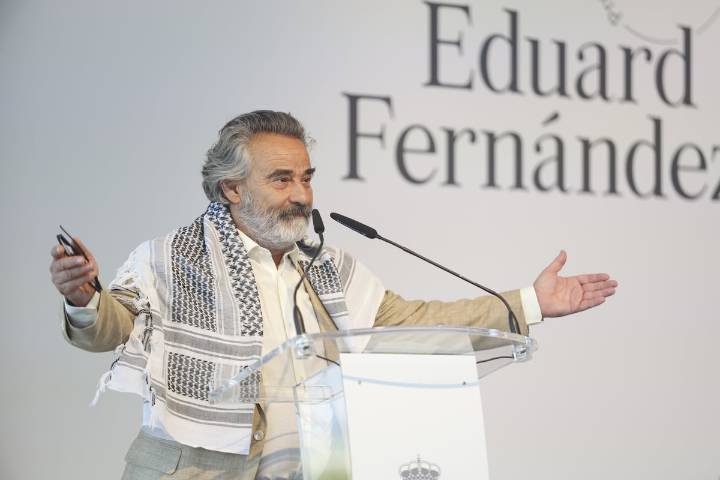 Eduard Fernández recoge el Premio Nacional de Cine con un pañuelo palestino: “Lo que ocurre en Gaza es una salvajada”
