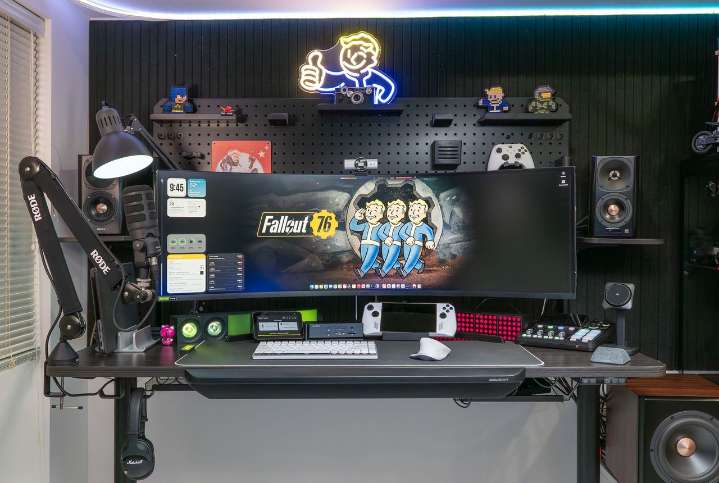 I spend all day editing videos and this $550 standing desk for gamers might be the best upgrade to my setup yet
