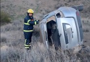 Ruta 40: un Ford Ka volcó cerca de Chos Malal