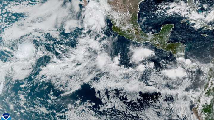 Lorena se degrada a tormenta tropical y se aleja del territorio mexicano