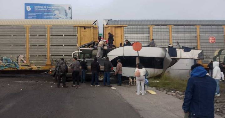 Accidente en Atlacomulco: tren embiste autobús, hay al menos 8 muertos y 45 lesionados
