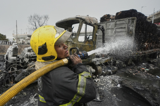 Investigan la explosión mortal de un camión cisterna de gas en Ciudad de México