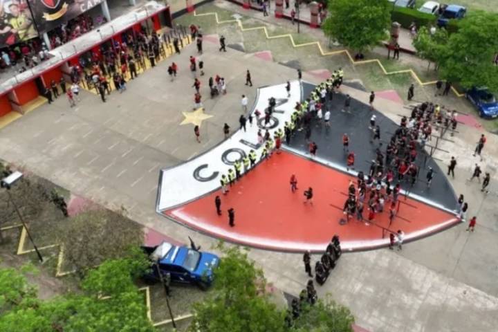 Violencia en Santa Fe. La crisis de Colón: un futbolista y cuatro policías heridos por los incidentes