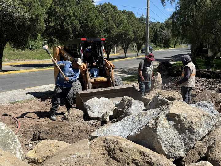Avanza en Ixtapaluca la construcción de muro para reforzar caja reductora de aguas pluviales en Jesús María