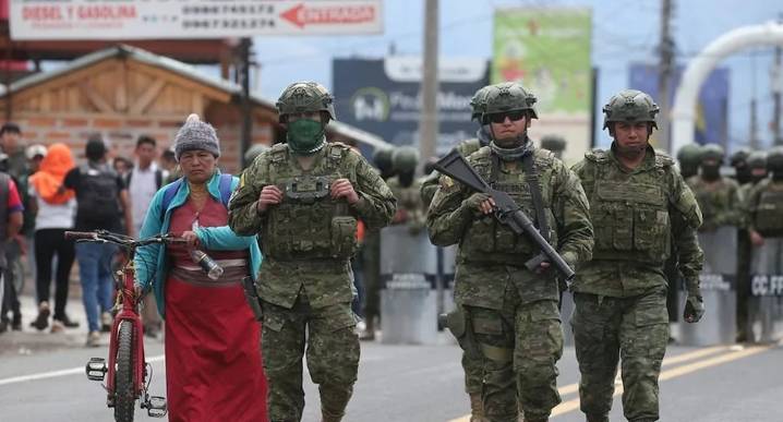 Ecuador: Fuerzas Armadas presentan denuncia por "secuestro" de 17 militares en protestas últimas