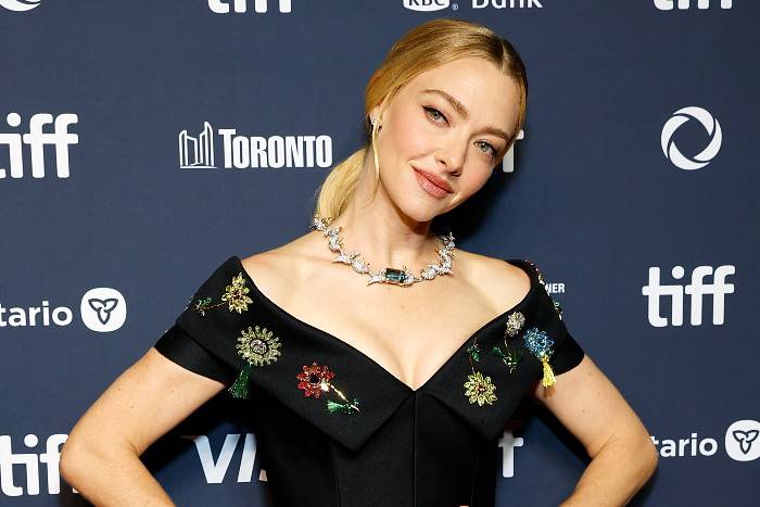 Amanda Seyfried Is the Anti-Jamie Lee Curtis