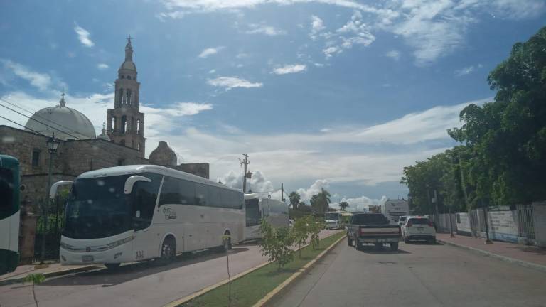 En Rosario, llegan camiones para movilizar personas a evento en Mazatlán de la Presidenta Sheinbaum