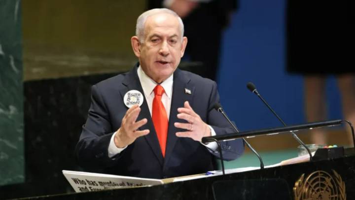 Bibi beams speech to empty UN to EVERY phone in Gaza blasting 2-state solution as 'like letting Al Qaeda live beside NY'