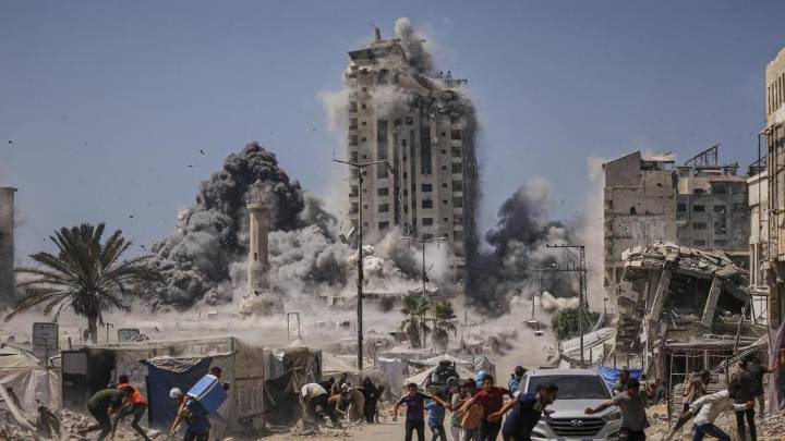 Conflict and War 
                                            Premium
                                          Trump issues 'last warning' to Hamas to accept deal