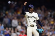 Brewers clinch NL Central for third straight season, eye MLB's best record