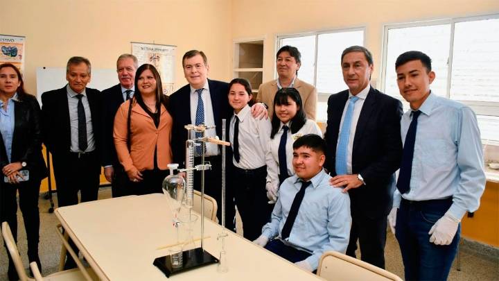 Zamora inauguró un moderno edificio escolar en Lote 24, departamento Mitre